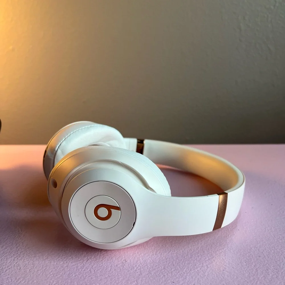 Beats by Dre Pink and Gold Noise Cancelling headphones - Picture 1 of 7